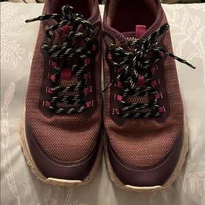 Easy Spirit Burgundy/Tan Athletic/Hiking Sneakers